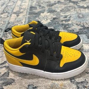 Nike Black and Yellow Athletic Shoes